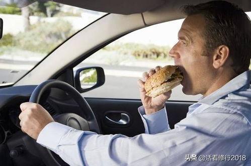 开车吃瓜事故视频真实图片,行车途中吃瓜引发事故，视频图片揭示惊人一幕