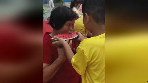 奶奶打架孙子吃瓜视频大全,盘点搞笑家庭冲突瞬间