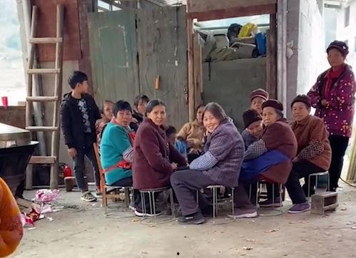 缅北边境大妈吃瓜现场视频,揭秘边境生活点滴