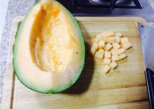 切哈密瓜的籽怎么吃视频