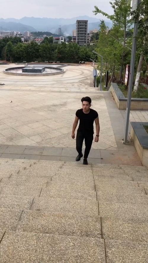 倒霉的吃瓜群众搞笑视频,倒霉吃瓜群众搞笑视频集锦