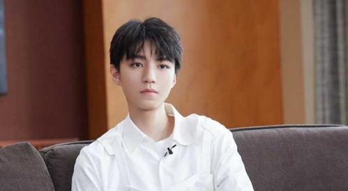 王俊凯熬夜吃瓜视频大全,揭秘明星幕后生活