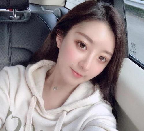 小伙吃瓜吃到自己头上原视频