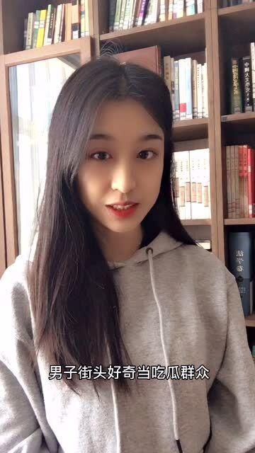 小伙吃瓜吃到自己头上原视频