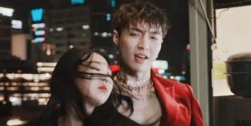 吃瓜博主女的是谁啊视频,吃瓜博主“女的是谁”背后的神秘人物