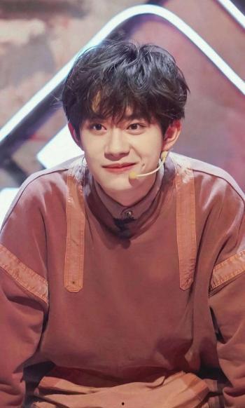 易烊千玺吃瓜录屏视频,揭秘明星幕后趣事