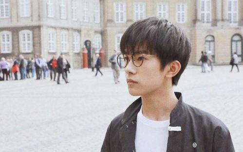 易烊千玺吃瓜录屏视频,揭秘明星幕后趣事