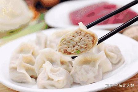 老王吃白玉瓜饺子视频,美味佳肴引人垂涎