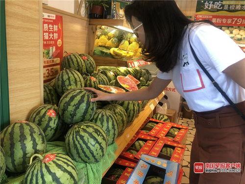 南宁商场吃瓜事件视频,一场引发热议的公共冲突瞬间