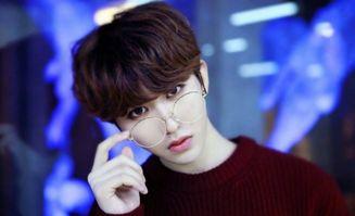 蔡徐坤吃哈密瓜视频素材,蔡徐坤甜蜜演绎哈密瓜美食秀