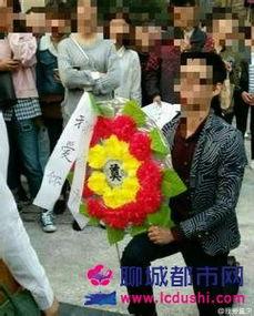 吃瓜女孩求婚视频,甜蜜瞬间感动网友