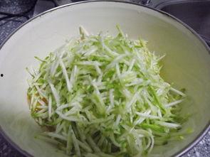 八角瓜如何切成丝吃视频