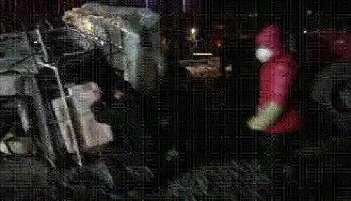 大爷翻车吃瓜视频大全集,笑料百出，欢乐无限