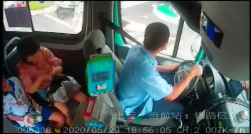 魏县小孩吃瓜事件视频播放,网络热议背后的真相与反思