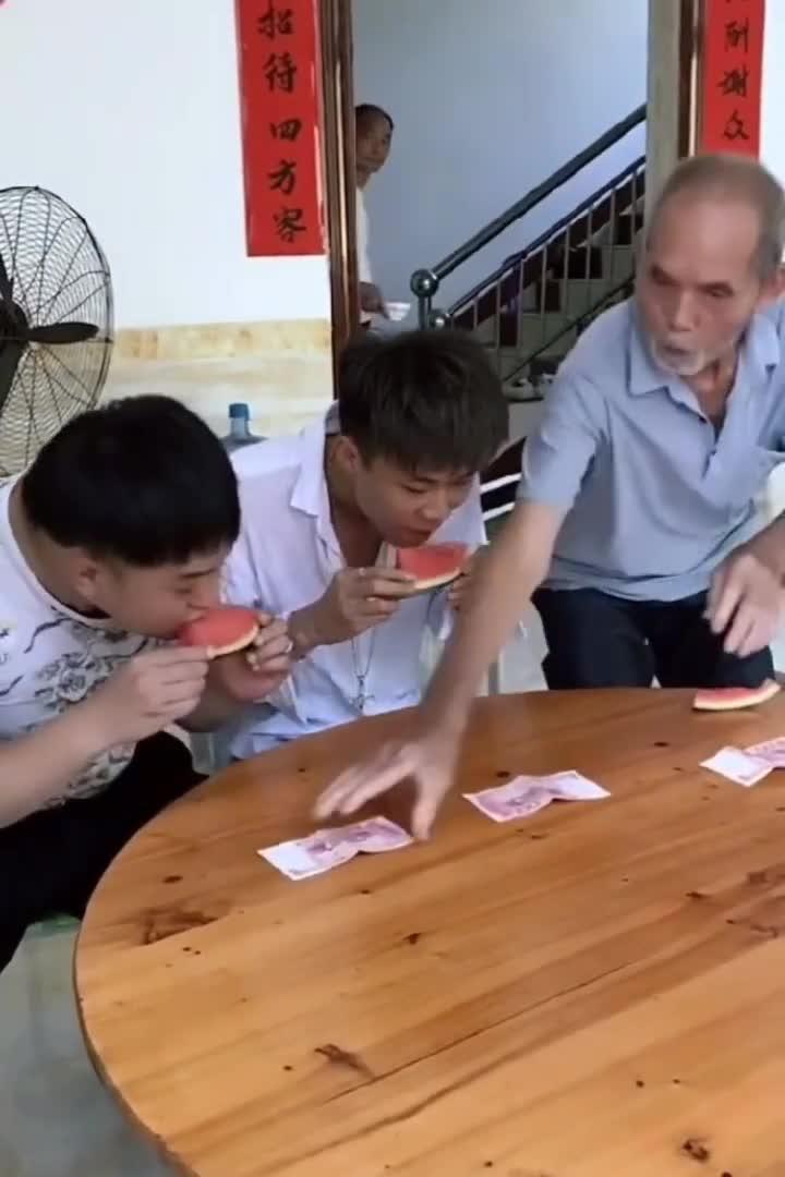 老表吃瓜视频,一场网络热传视频背后的娱乐狂欢